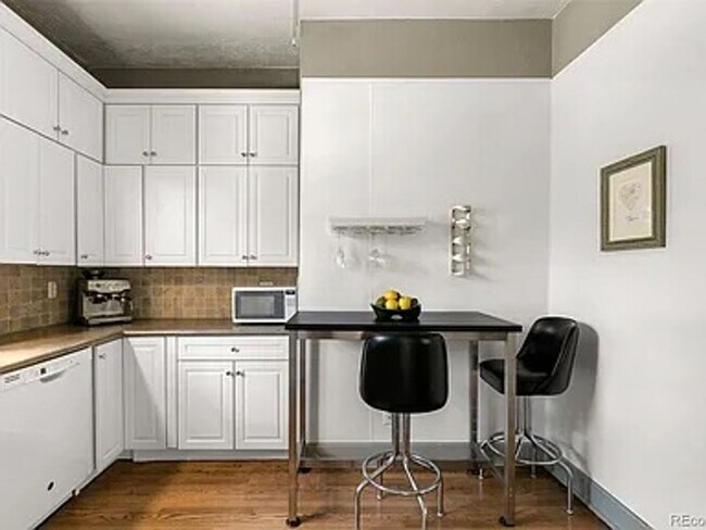 Building Photo - Charming 2 Bed 2 Bath house with Basement flex room in the heart of Englewood!