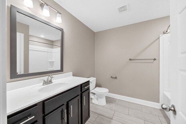 Building Photo - Pet Friendly Five Bedroom!