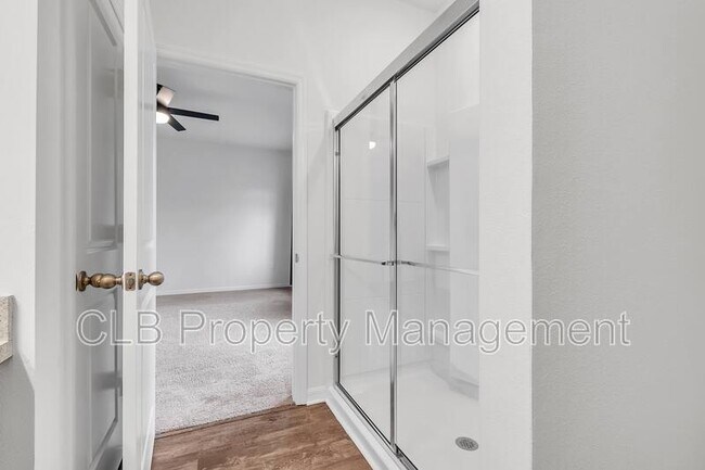 Building Photo - 3012 Neverland Dr