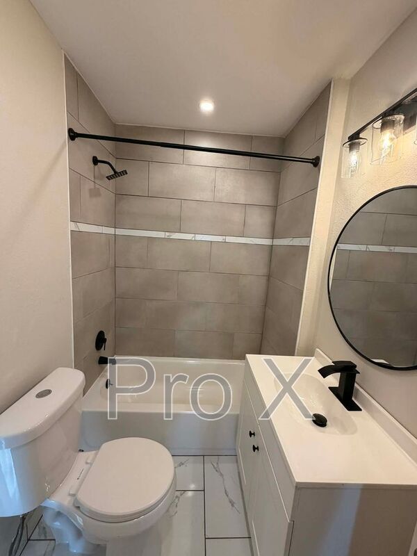 Building Photo - 2116 S Moffet Ave