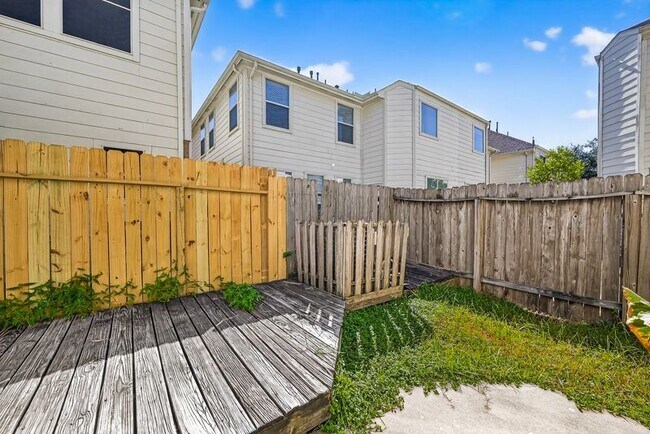 Building Photo - 7407 Hollister Ridge