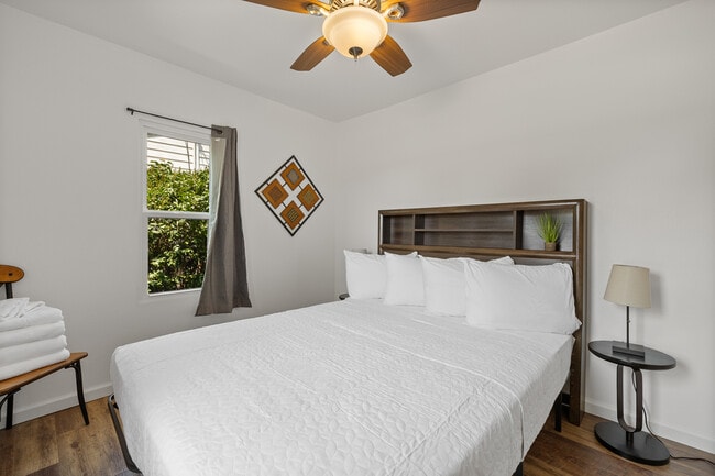 Building Photo - 710 Holcomb Ave