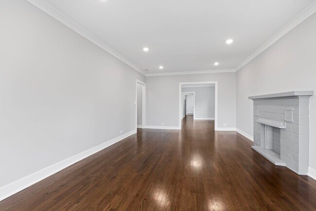 Building Photo - 8422 S Yates Blvd