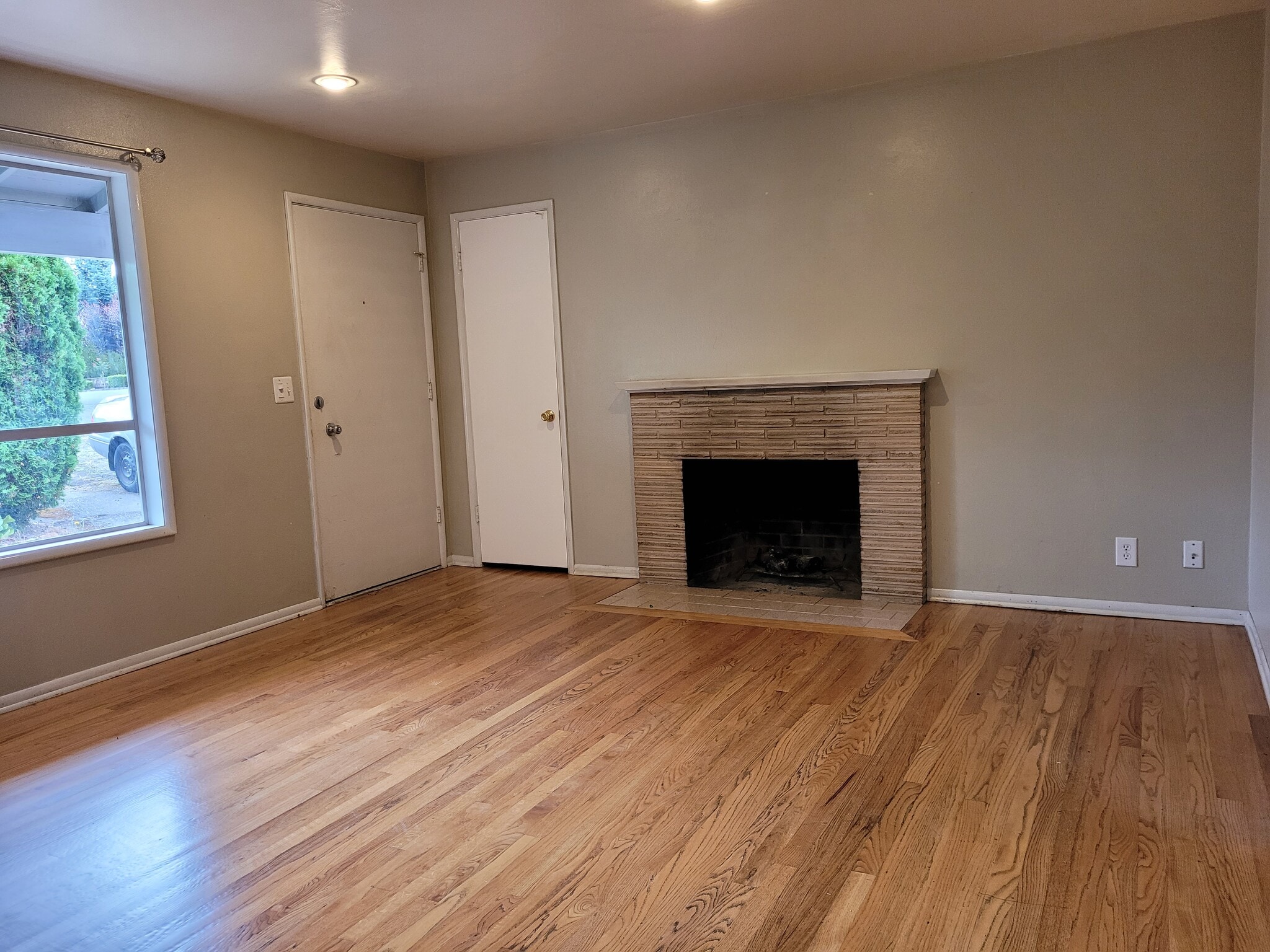 FRONT LIVING ROOM - 5955 SW 179th Ave