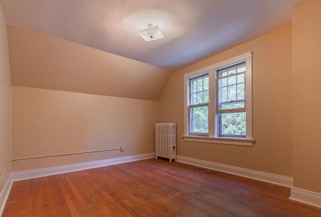 Building Photo - 2642 Kendall Avenue