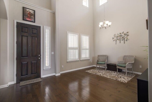 Building Photo - 121 Alondra Way