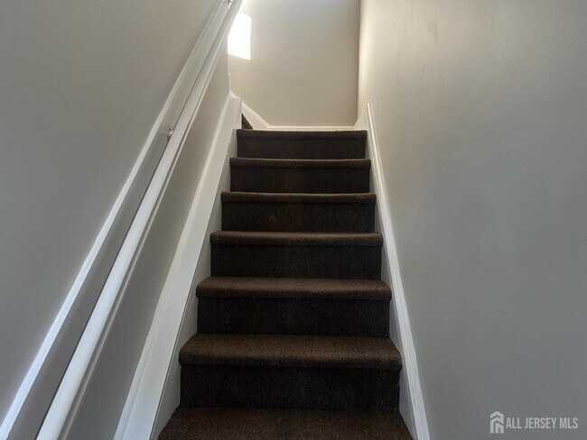 Building Photo - 104 W High St