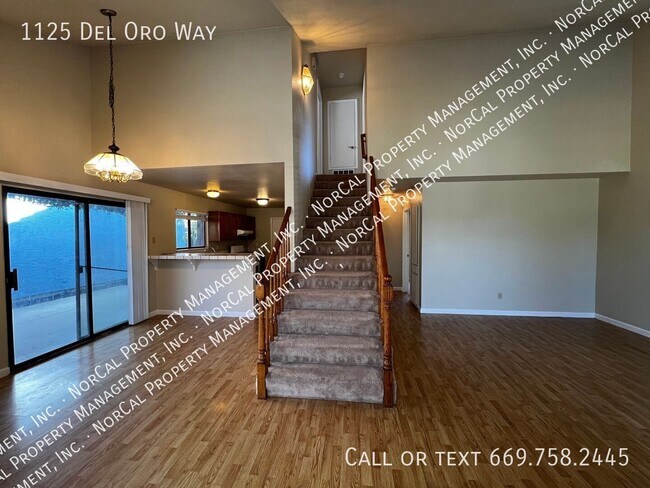 Building Photo - 1125 Del Oro Way
