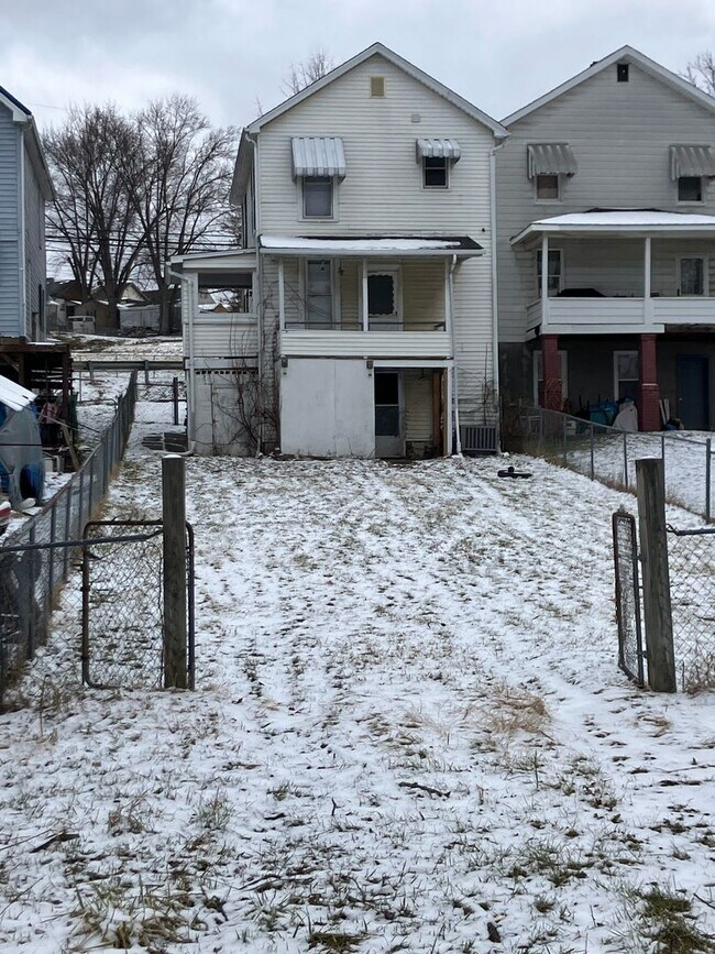 Building Photo - Updated 2 Bedroom 1 Bath in Trinity School District