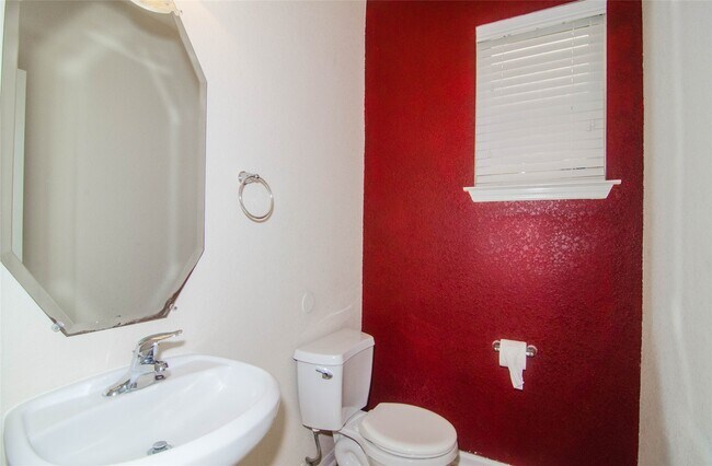 Building Photo - 3939 Calgary Cir
