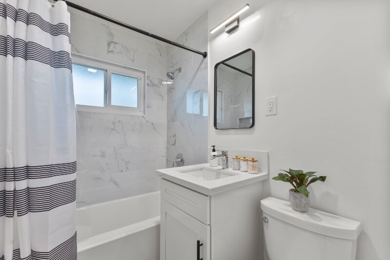 Building Photo - 4442 Clairemont Dr