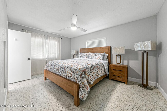 Building Photo - 285 Le Jeune Dr