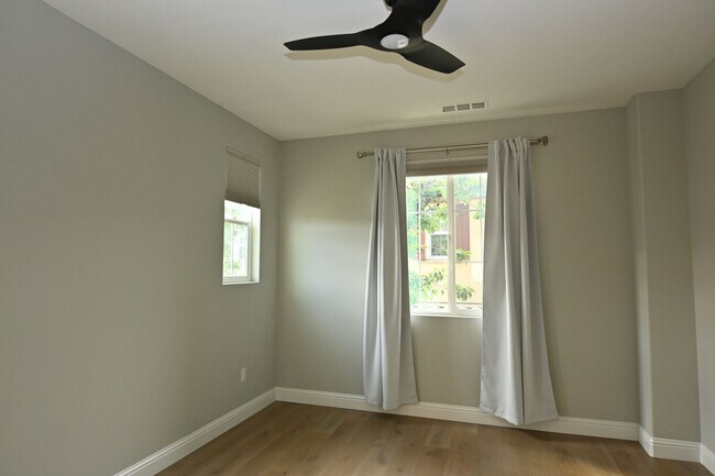 Building Photo - Stylish, Contemporary Campbell 4/2 home with Patio & Attached Garage