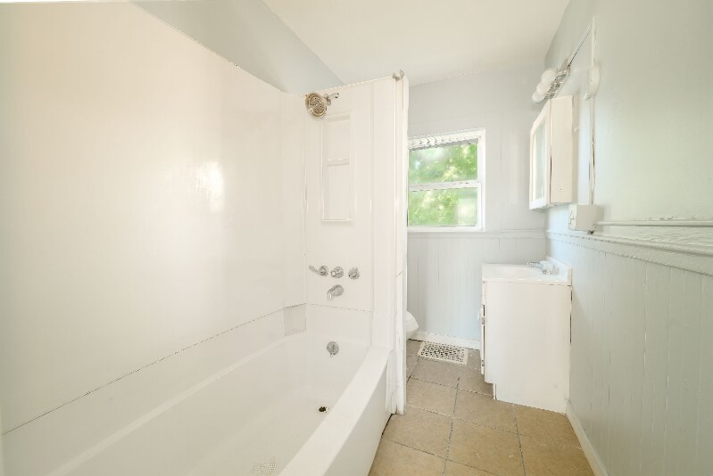 Building Photo - 42 E Cayuga St