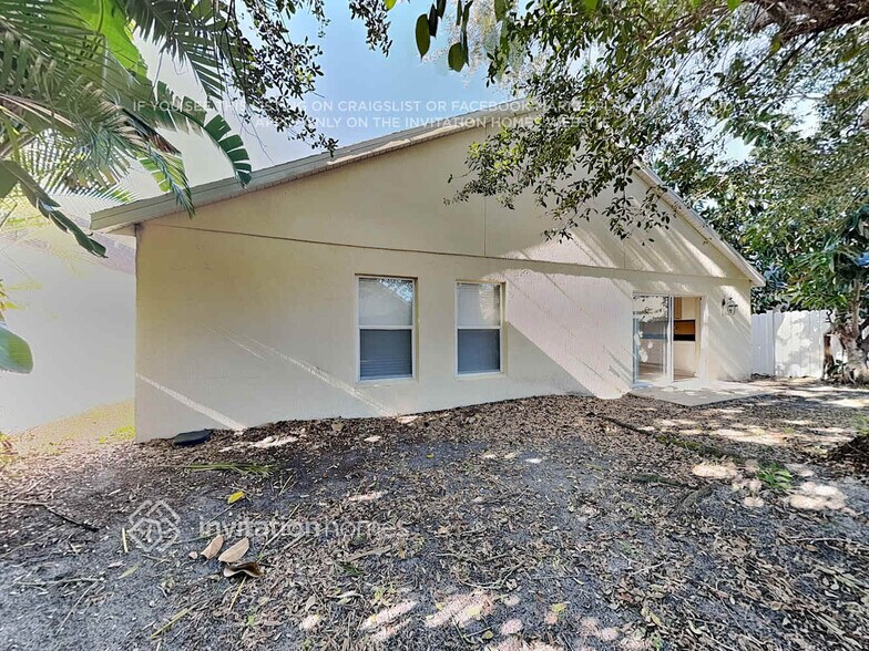 Building Photo - 2825 Falcon Crest Pl