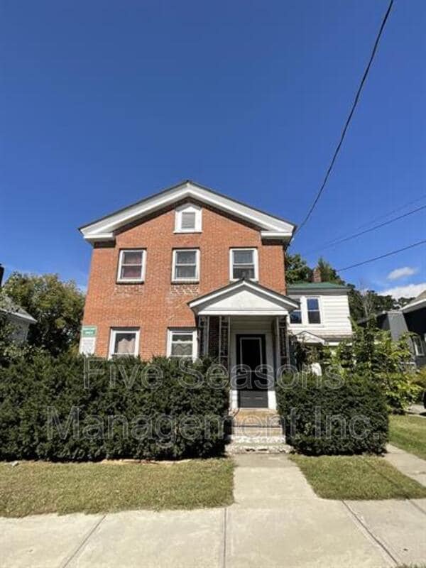 Primary Photo - 406.5 North St