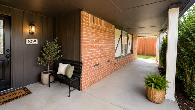 Building Photo - 808 Mars Cir