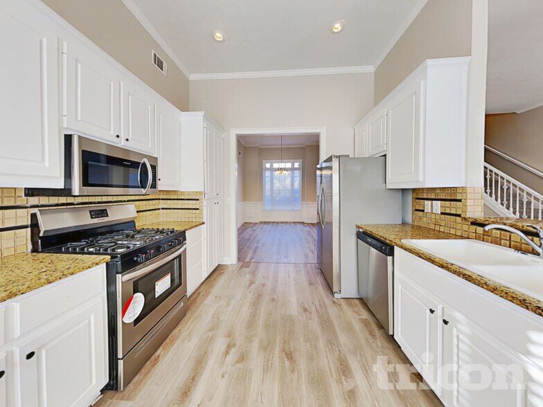 Building Photo - 160 Wisteria Way