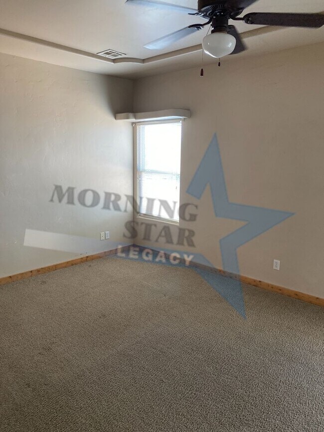 Building Photo - Southwestern Beauty- Excellent location