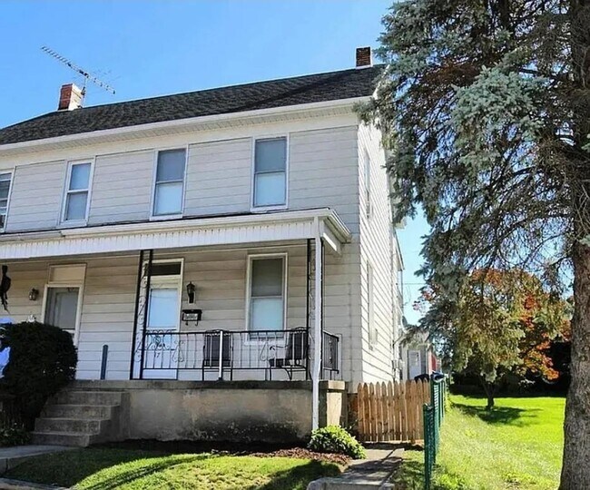 Building Photo - Dallastown School! 3 Bed, 1 Bath Home with Fenced in Yard!