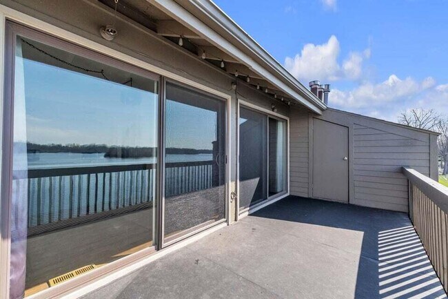 Building Photo - 820 Cliffs Dr