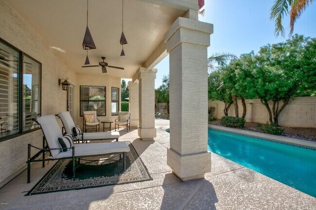 Building Photo - 5 bed 3 bath, 3500 sft in Tempe with pool