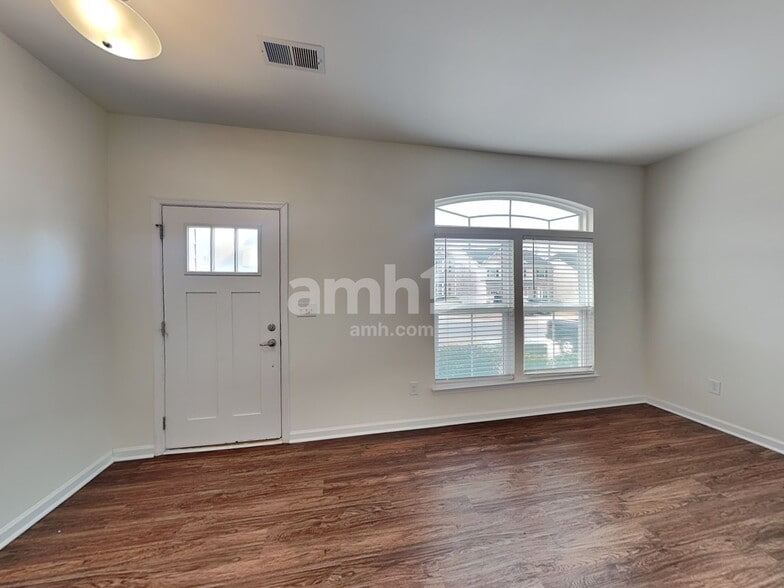 Building Photo - 5054 Twin River Dr