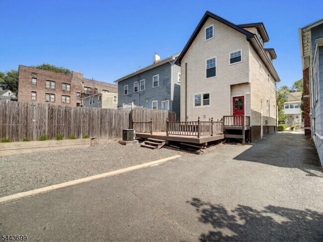 Building Photo - 60 Montague Pl