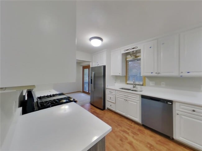 Building Photo - 6928 45th Pl N