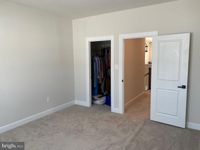 Building Photo - 730 Quarry Point Rd