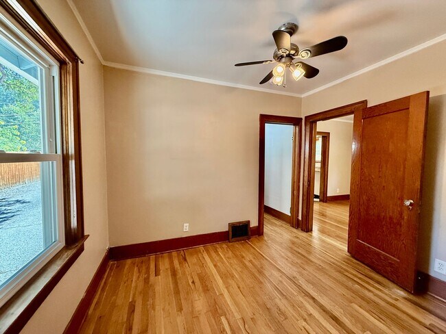 Building Photo - Charming 1925 Hillside Bungalow | Downtown Colorado Springs