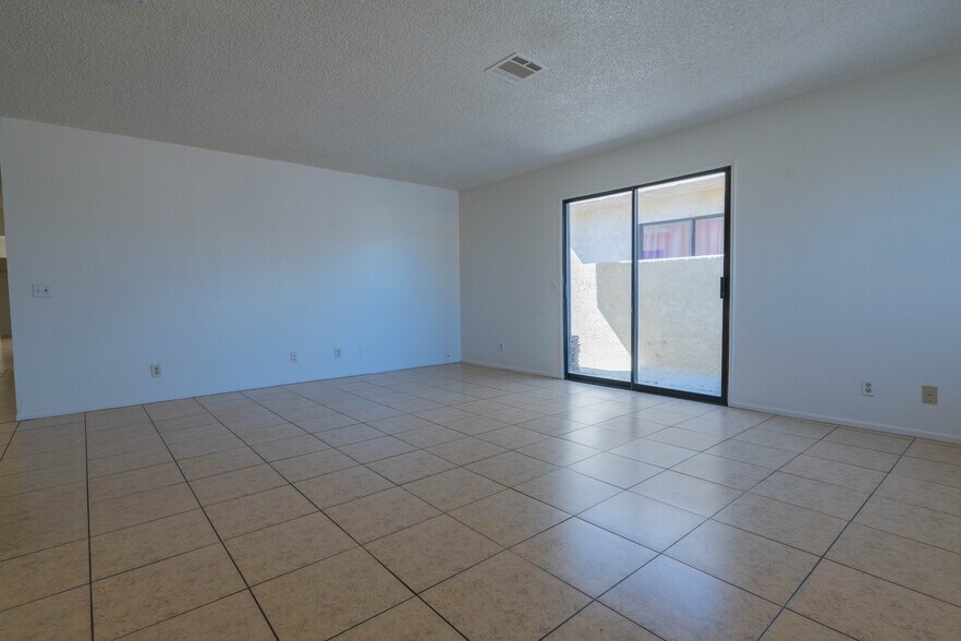 Building Photo - 33425 Wishing Well Trl