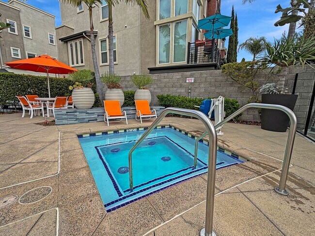 Building Photo - Stunning 3B/3.5BA Townhouse in Mission Val...