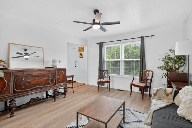 Building Photo - Available Dec 17th - Gorgeous Mountain Vie...