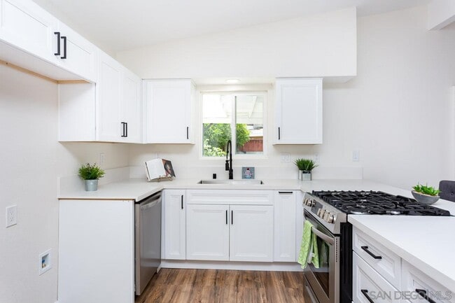 Building Photo - 534 Jeffree St