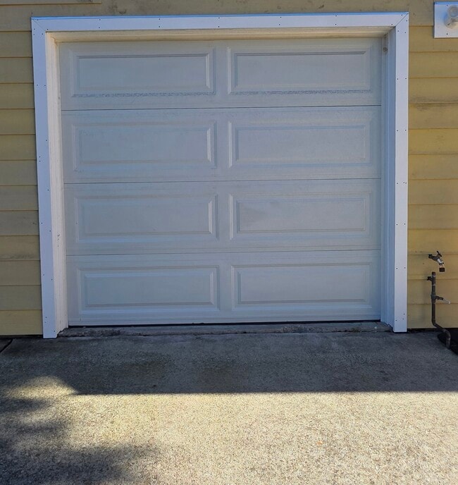 Building Photo - 2179 Beebee St