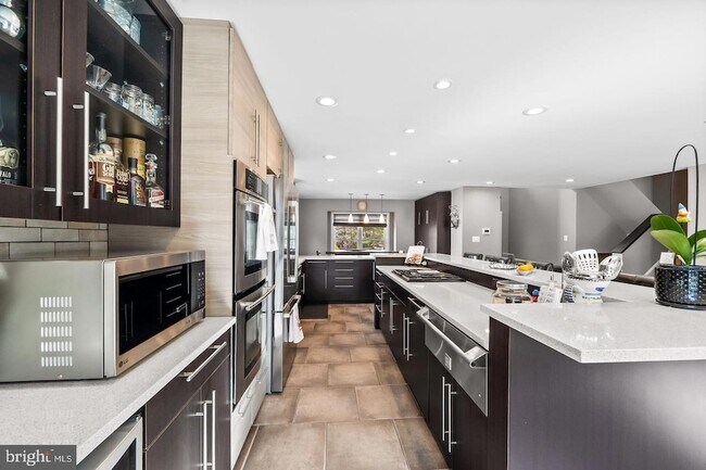 Building Photo - 6 Hounds Hollow Ct