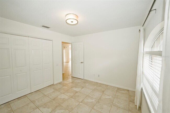 Building Photo - 285 Marquette Rd