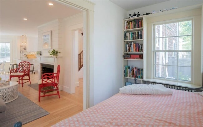 Building Photo - 122 Ruggles Ave