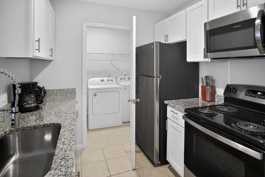 Building Photo - 100 Royal Prince Ln