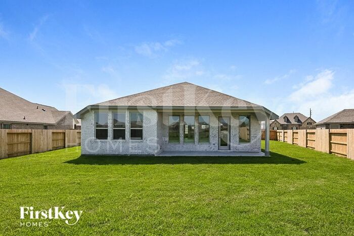 Building Photo - 14907 Lake Shore Ave