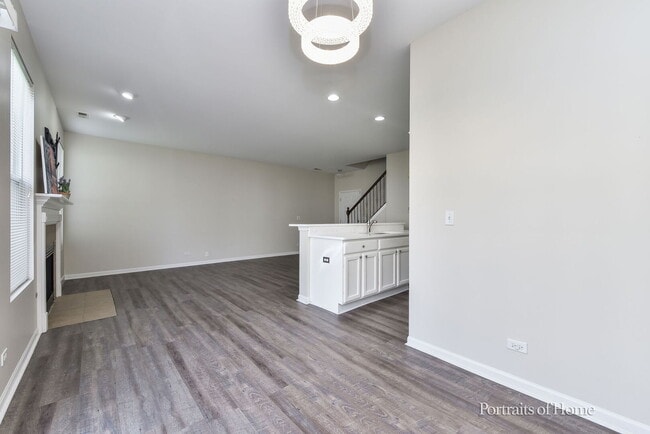 Building Photo - 680 Meadowridge Dr