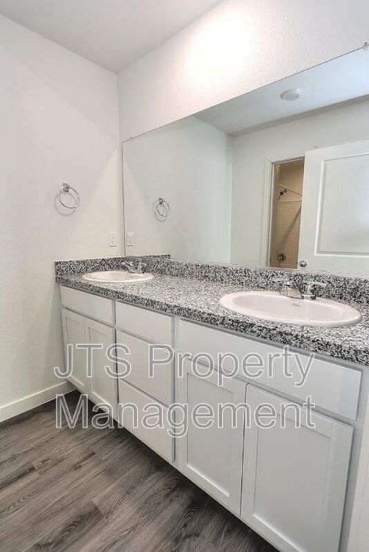 Building Photo - 2104 Shady Tree Cir