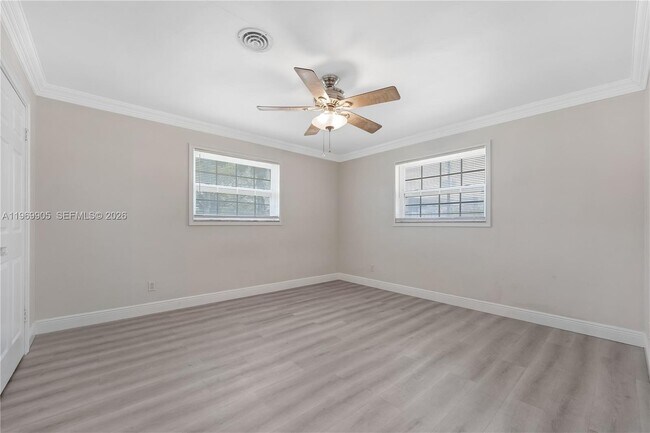 Building Photo - 215 Entrada Dr