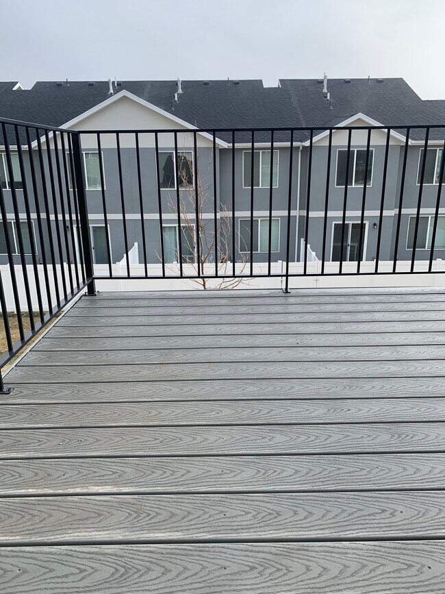 Deck - 14937 S Messi St