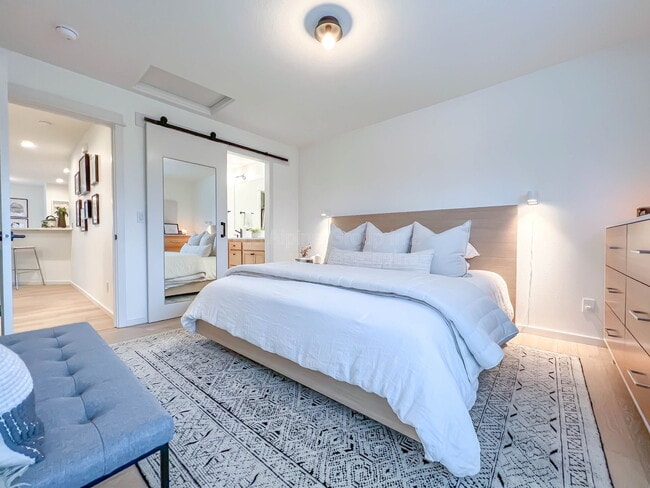 Building Photo - 7399 NE Stonewater St