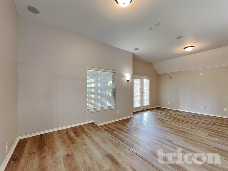 Building Photo - 5805 Paloma Blanca Dr