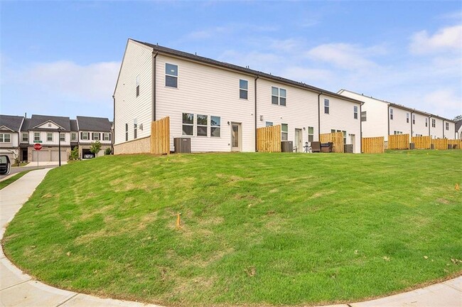 Building Photo - 5740 Thornton Dr