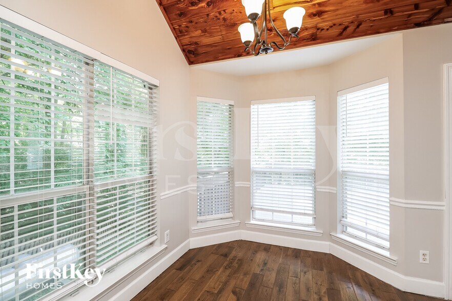 Building Photo - 7815 Pinetuck Ln