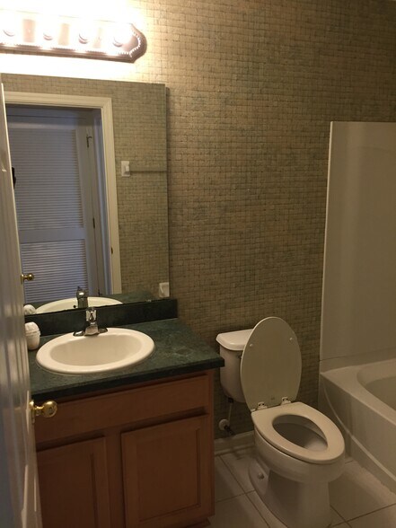 Building Photo - 6813 Misty View Dr